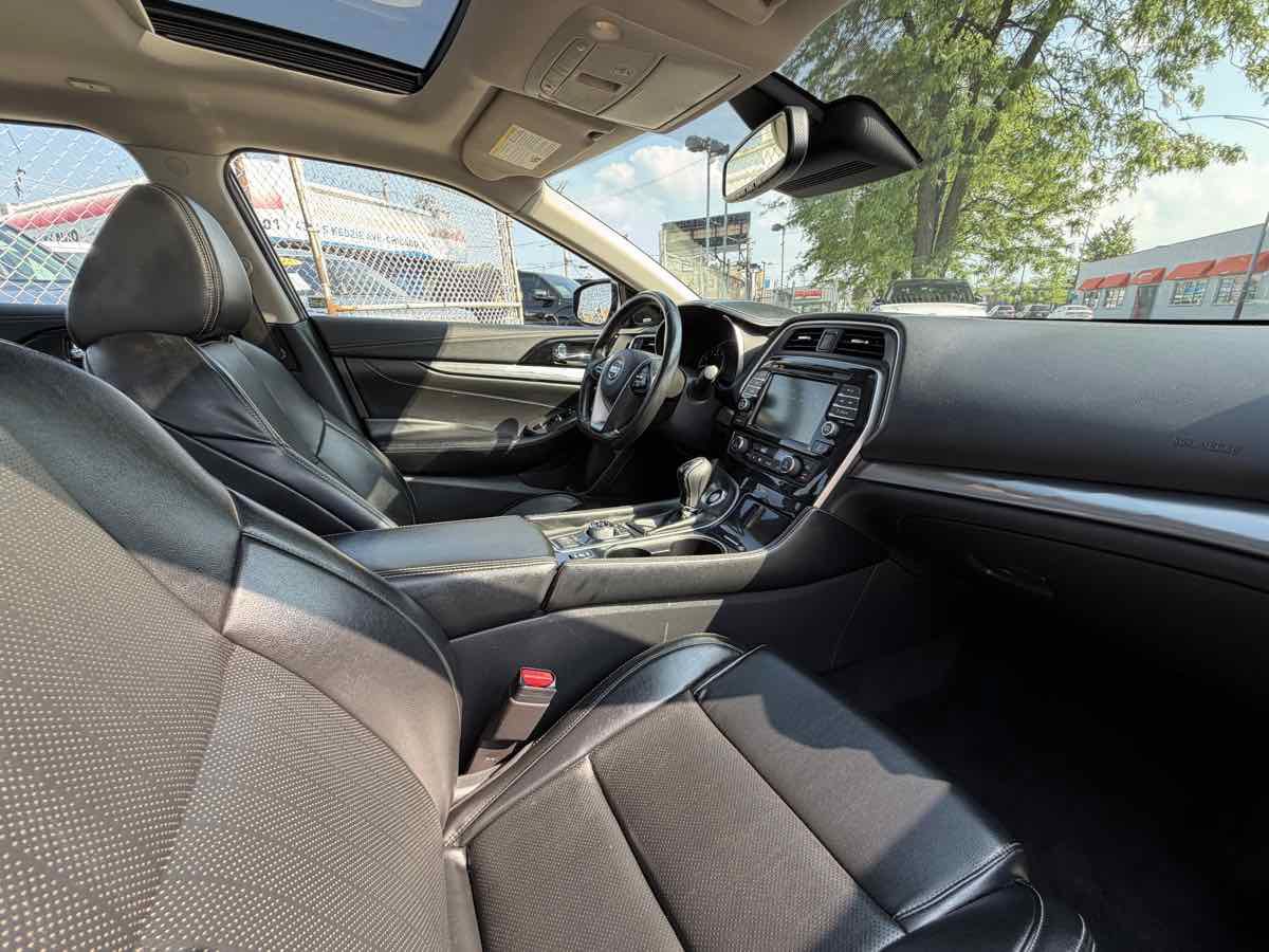Used 2022 Nissan Maxima SL FWD image 25