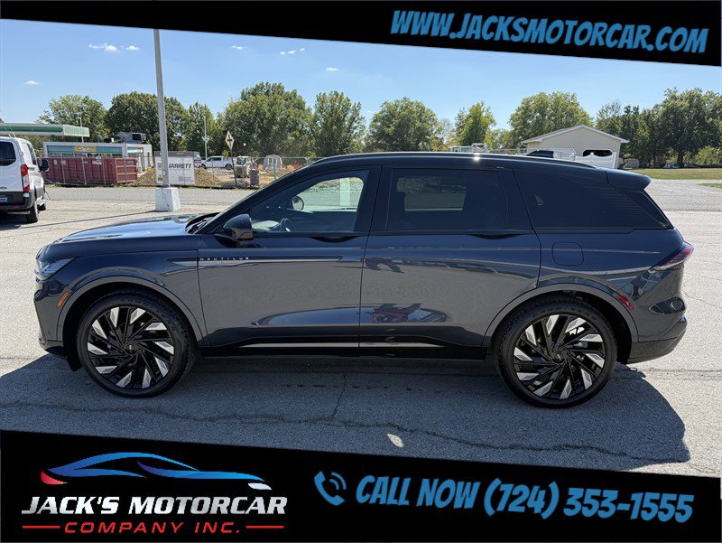 Used 2024 Lincoln Nautilus Reserve w/ Jet Appearance Package (87T) image 4