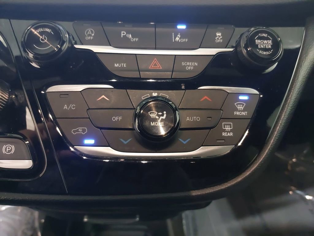 Used 2025 Chrysler Pacifica Select image 23