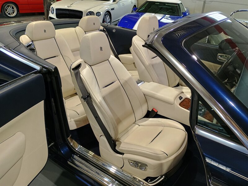 Used 2016 Rolls-Royce Dawn RWD image 37