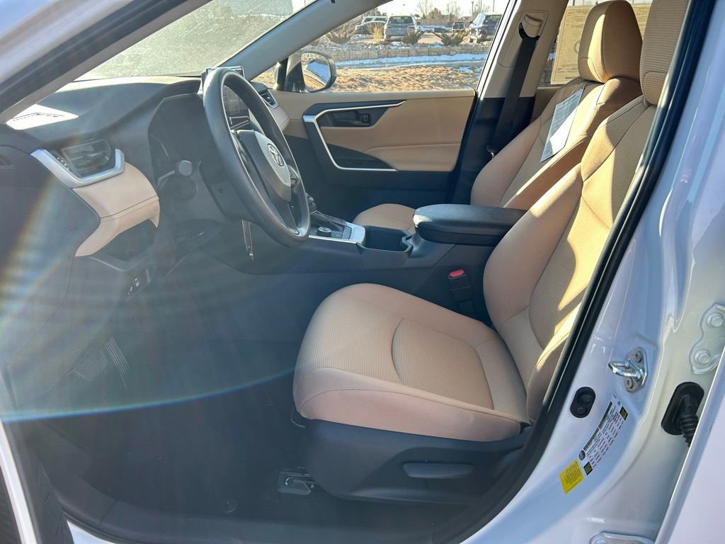 Used 2025 Toyota RAV4 SE image 11