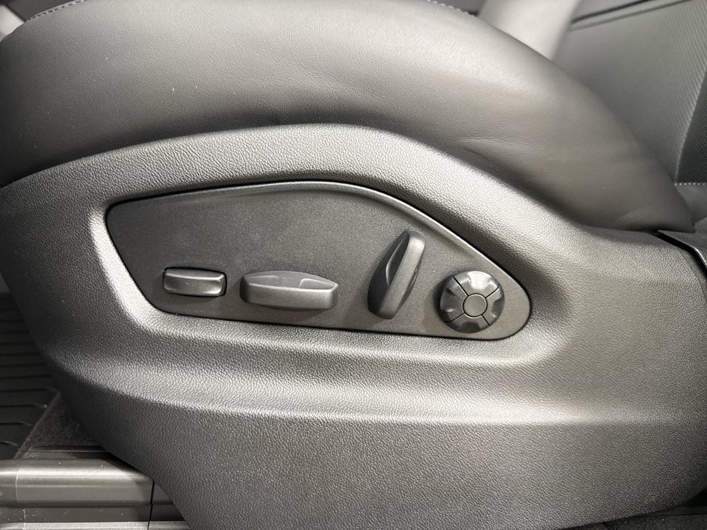New 2026 Porsche Cayenne Coupe AWD/4WD image 39