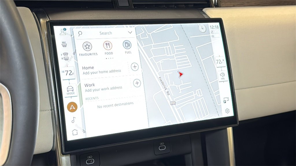 Used 2024 Land Rover Discovery Sport S image 29