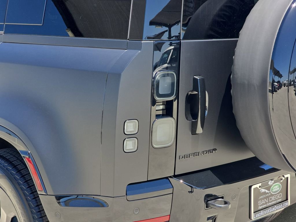 New 2026 Land Rover Defender 110 X-Dynamic SE AWD/4WD image 35