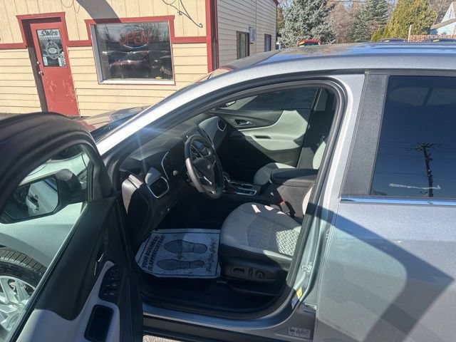 Used 2024 Chevrolet Equinox LT AWD/4WD image 2