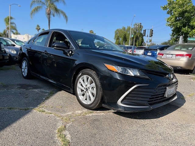 Used 2022 Toyota Camry LE image 2