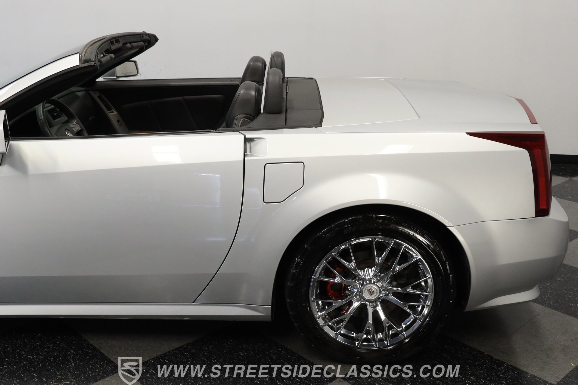 Used 2009 Cadillac XLR image 23