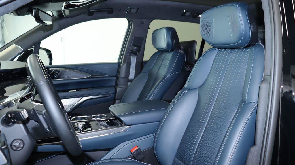 Certified 2025 Cadillac Escalade IQ Sport 2 w/ LPO, ONYX Package AWD/4WD image 25