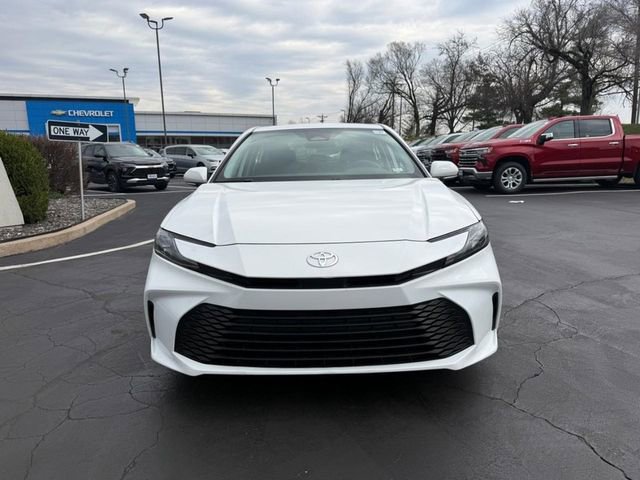Used 2025 Toyota Camry LE image 9