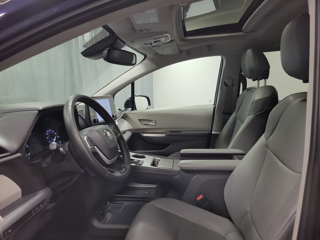 Used 2024 Toyota Sienna XLE AWD/4WD image 13