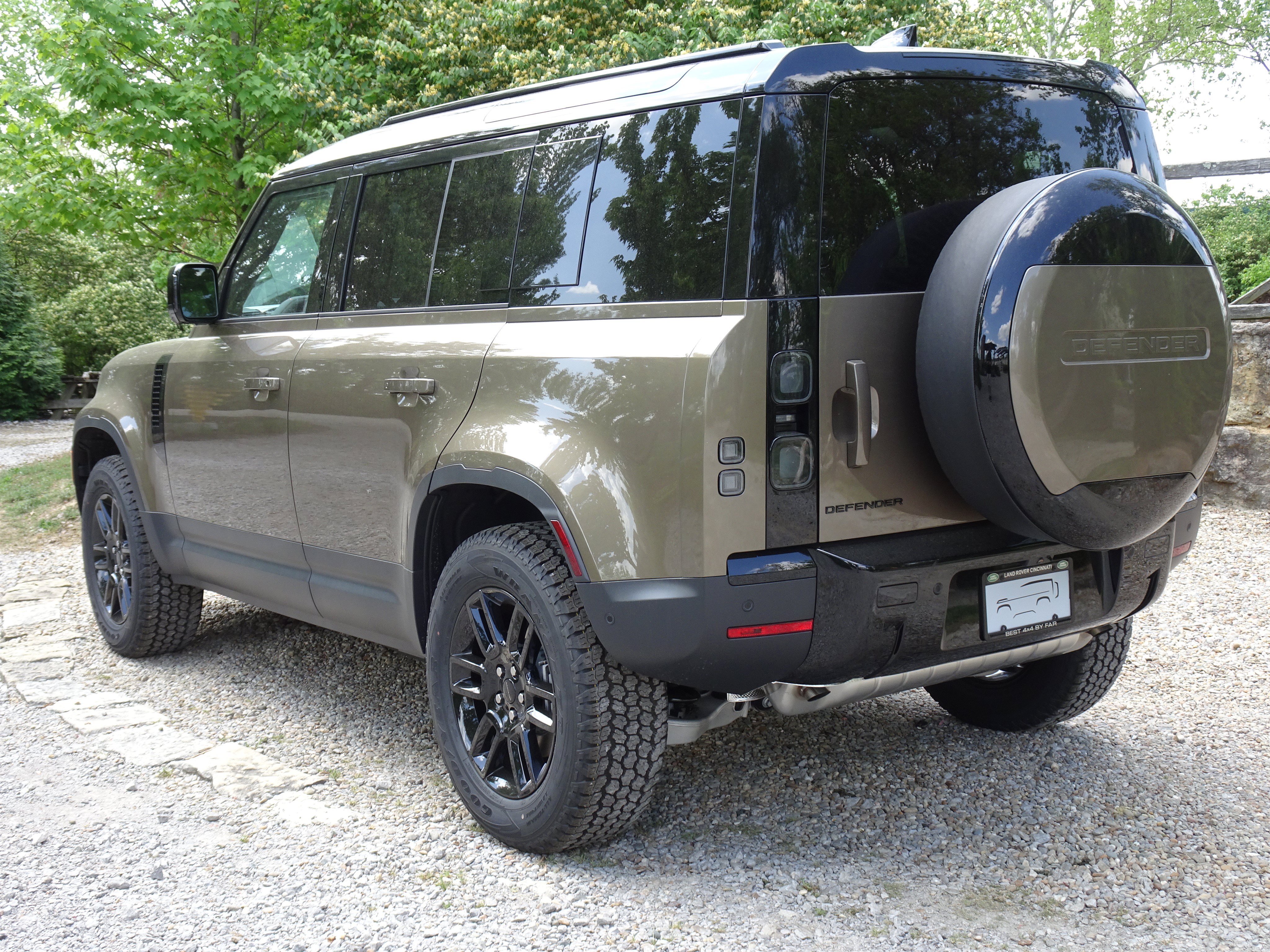 New 2026 Land Rover Defender 110 S AWD/4WD image 9