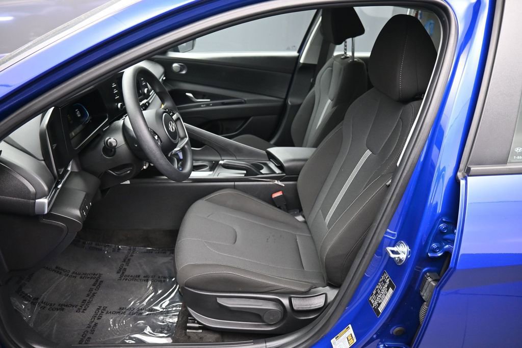 Used 2025 Hyundai Elantra SE FWD image 18