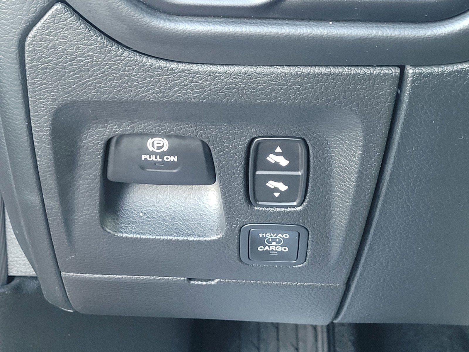 Used 2025 RAM 1500 Limited w/ Trailer Tow Group image 28