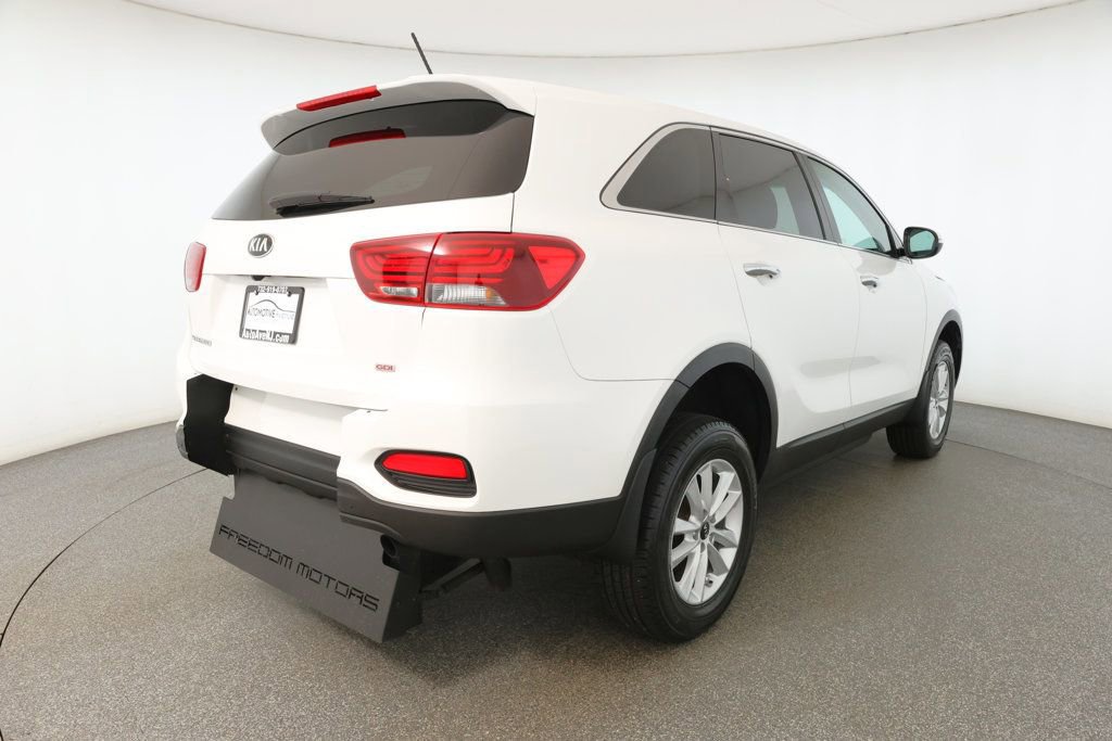 Used 2020 Kia Sorento LX image 4