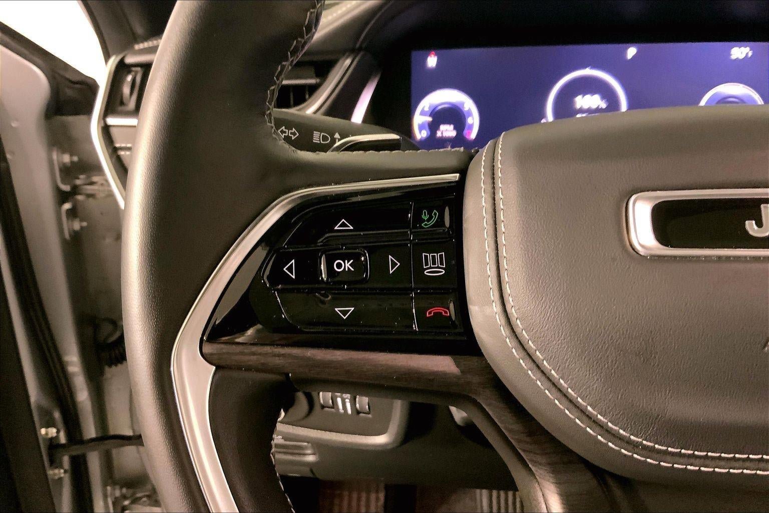 Used 2022 Jeep Grand Cherokee Overland w/ Luxury Tech Group IV image 18