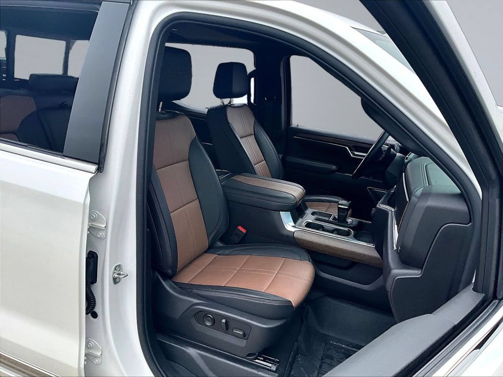 Used 2024 Chevrolet Silverado 1500 High Country w/ High Country Premium Package AWD/4WD image 32