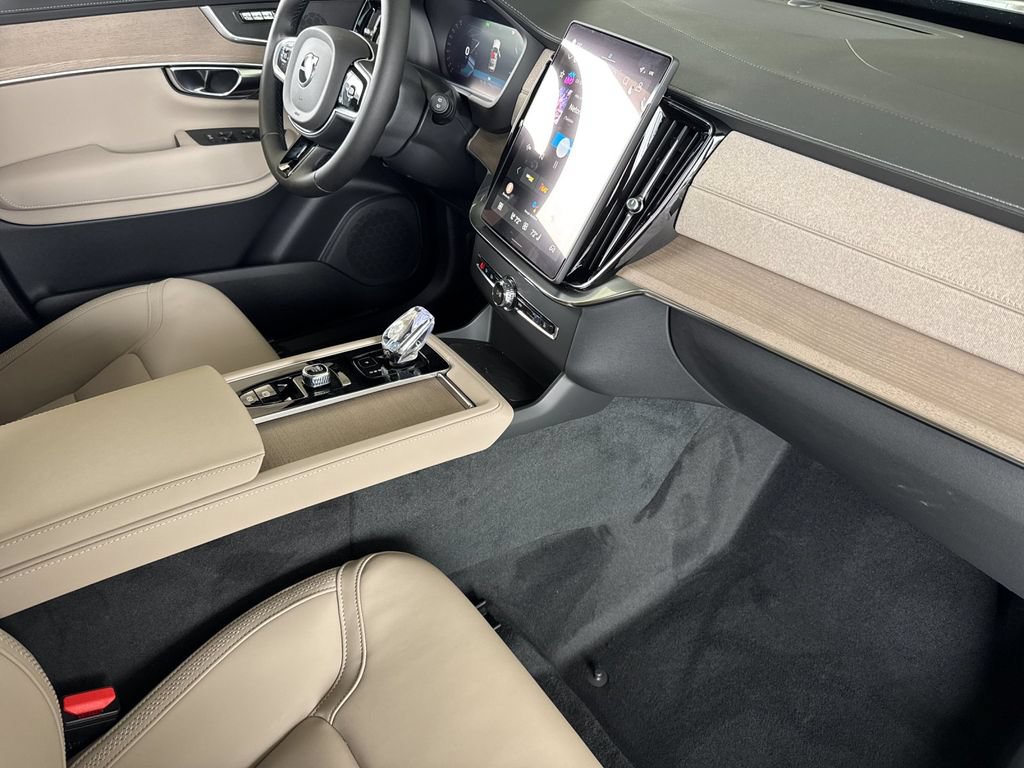 New 2026 Volvo XC90 B6 Core AWD/4WD image 16