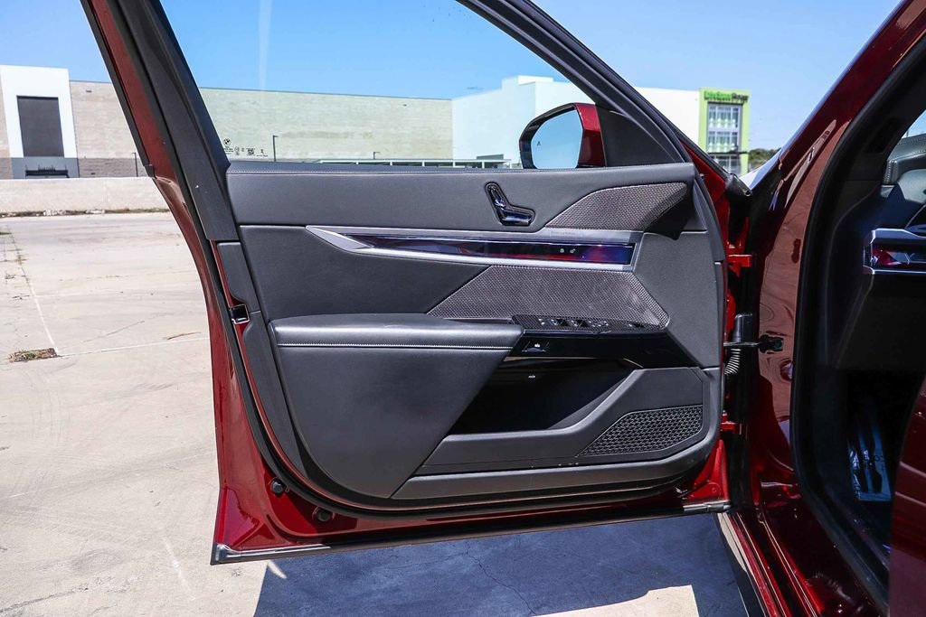 Used 2023 BMW 740i RWD image 23