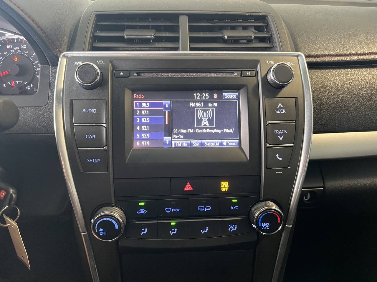 Used 2017 Toyota Camry SE FWD image 24