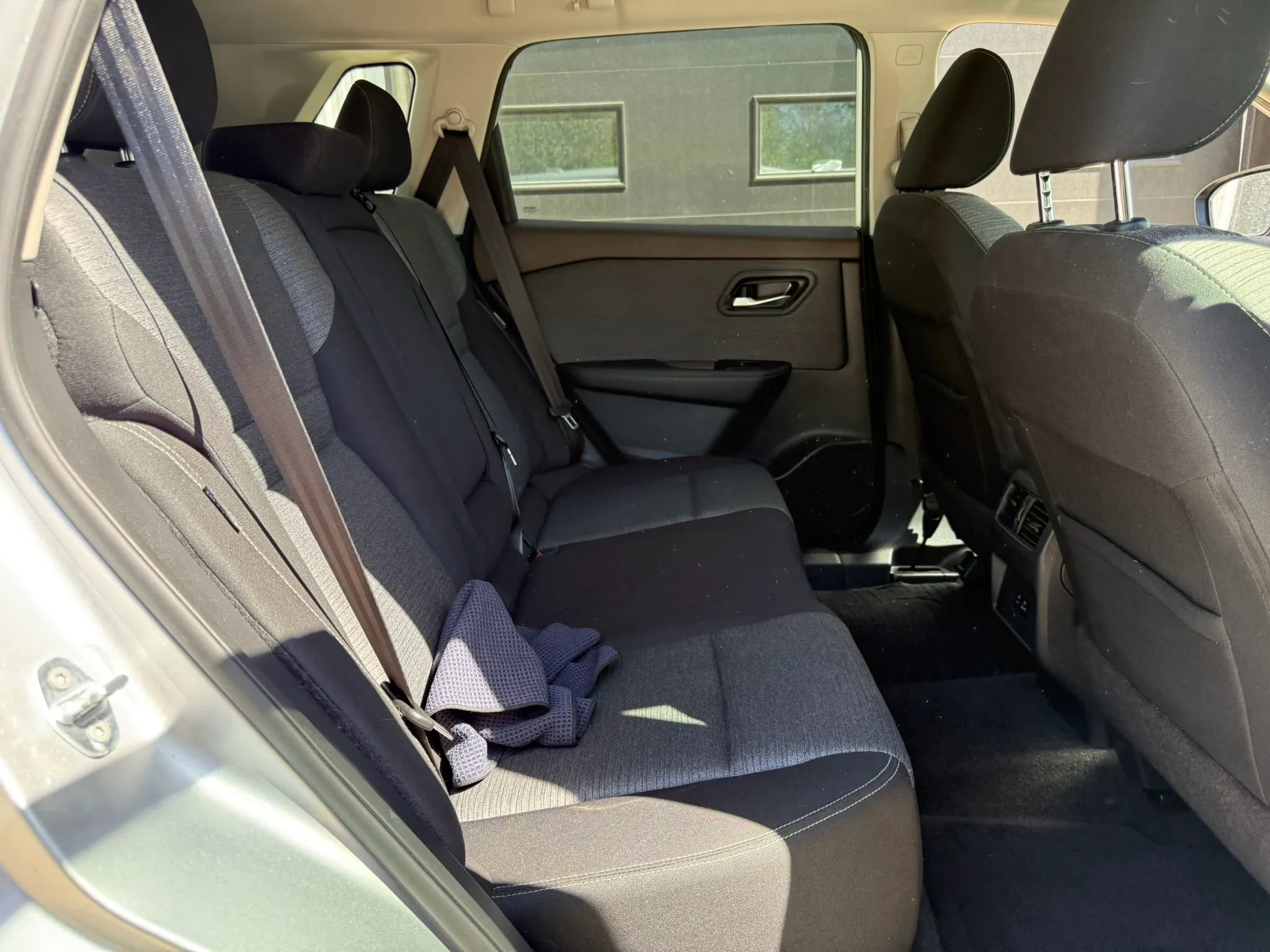 Used 2022 Nissan Rogue SV FWD image 11