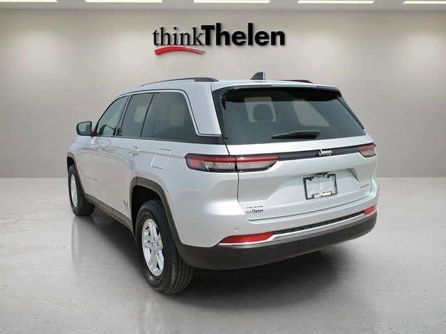 Used 2023 Jeep Grand Cherokee Laredo image 9