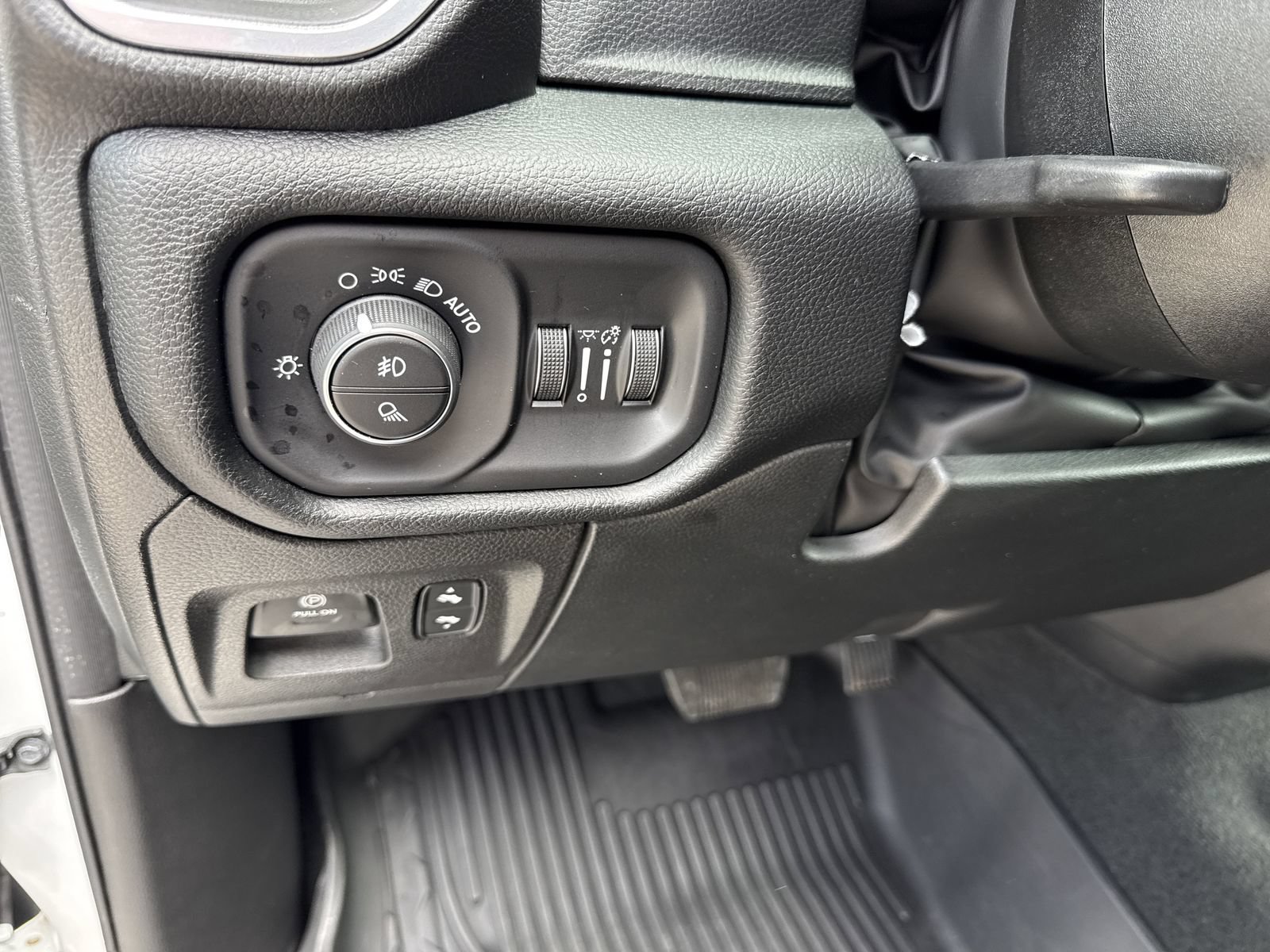 Used 2022 RAM 1500 Laramie RWD image 15