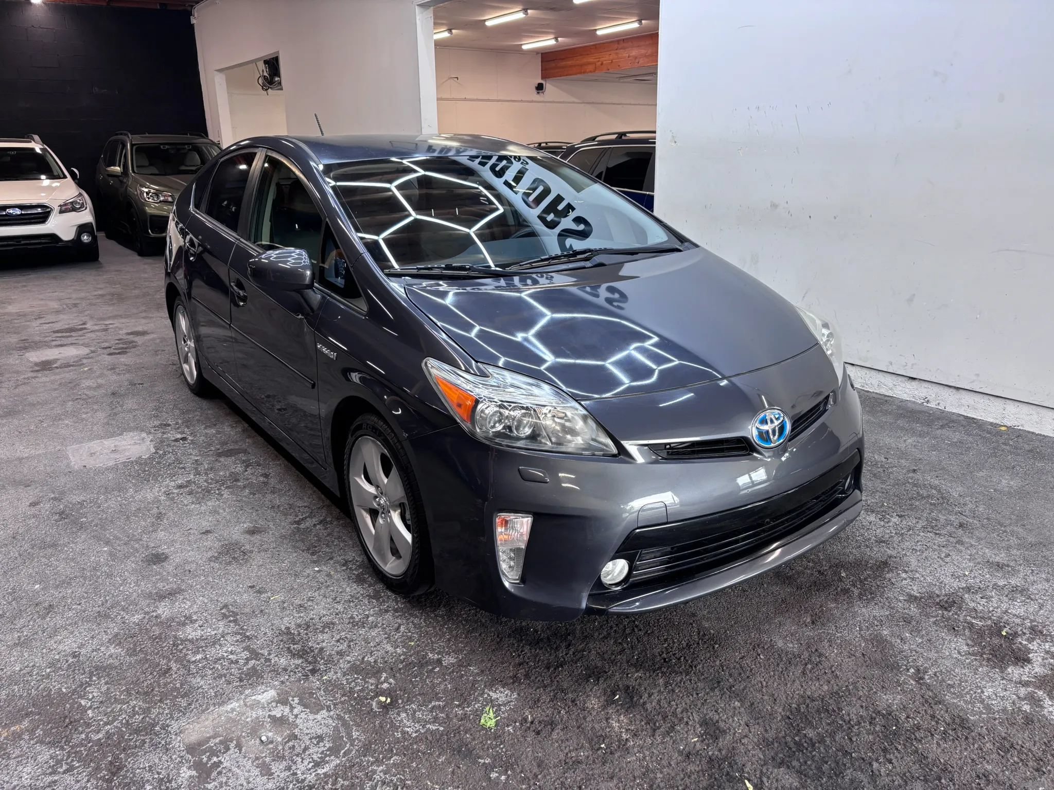 Used 2012 Toyota Prius Five FWD image 2