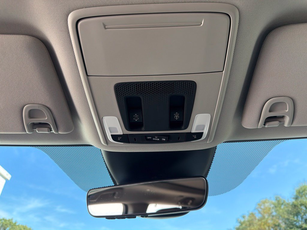 Used 2025 Honda Pilot Elite image 40