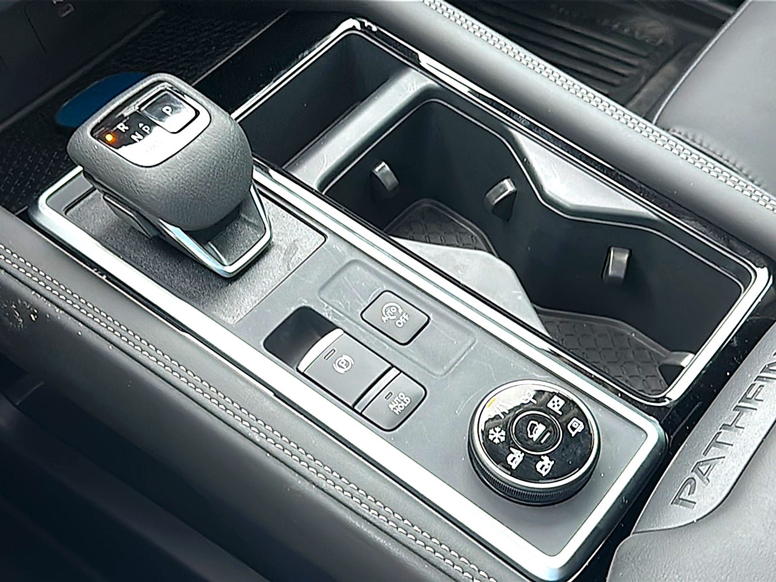 New 2026 Nissan Pathfinder Platinum AWD/4WD image 26