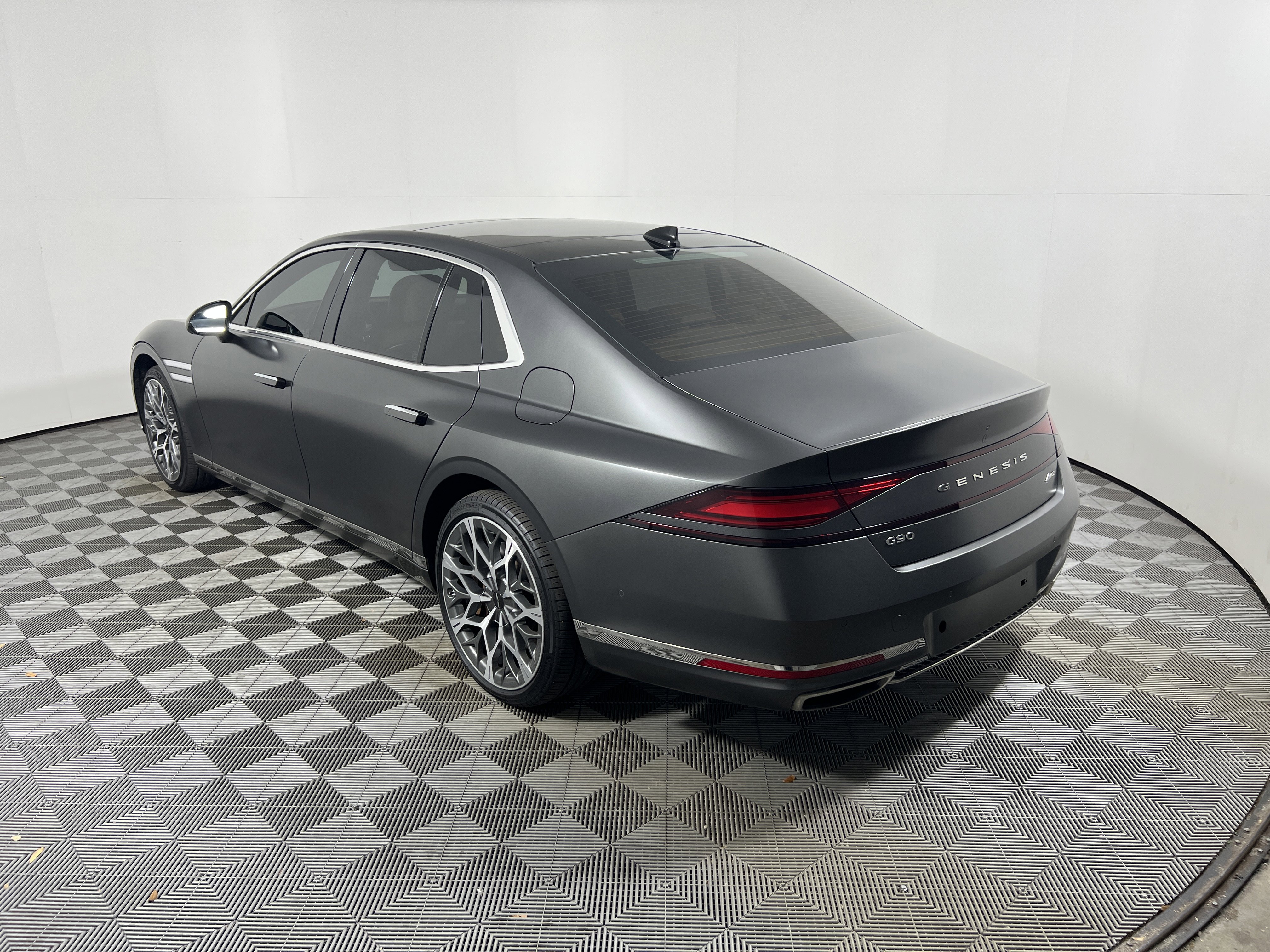 Used 2023 Genesis G90 3.5T AWD/4WD image 3