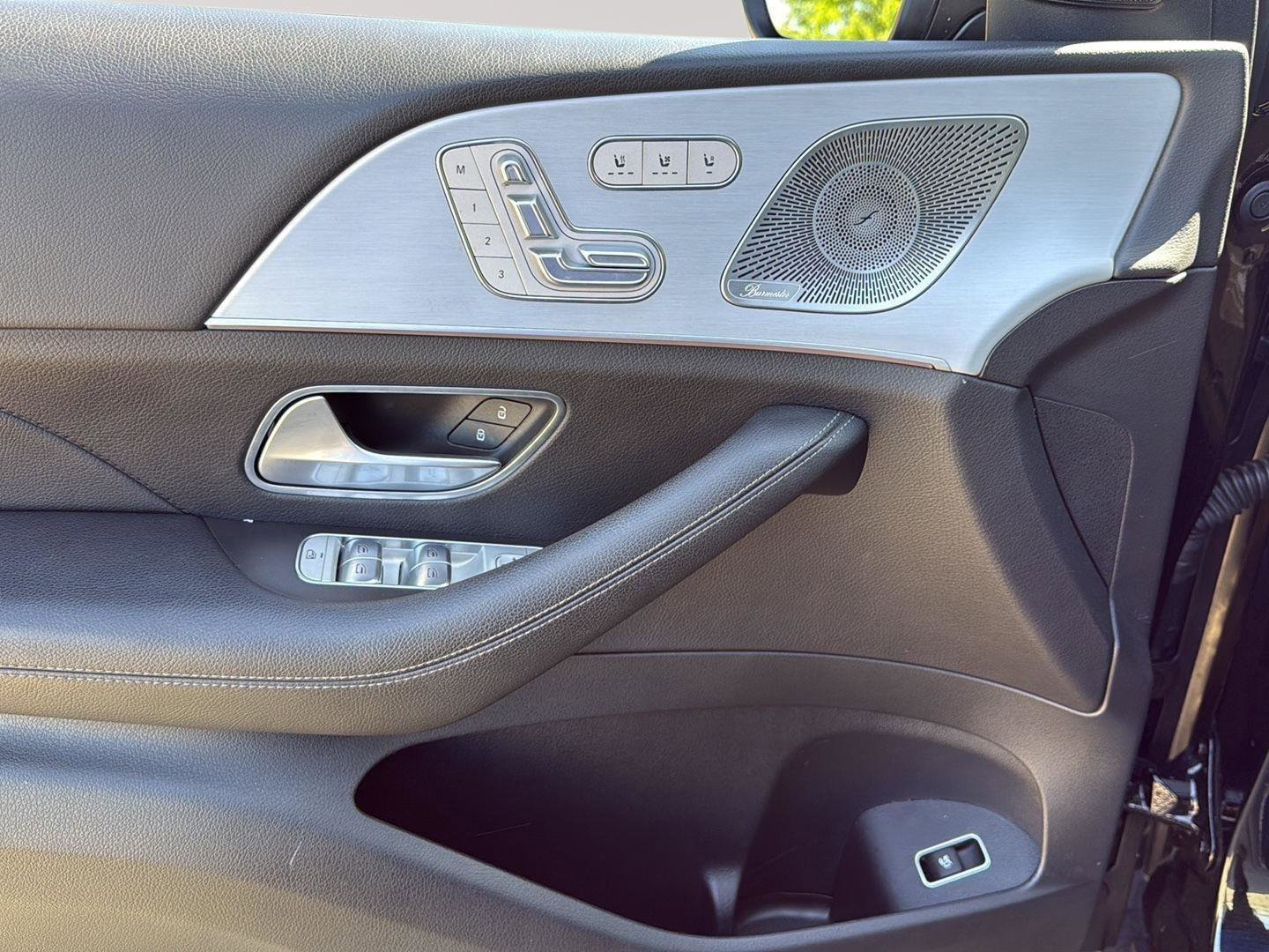 Used 2024 Mercedes-Benz GLS 450 4MATIC image 13