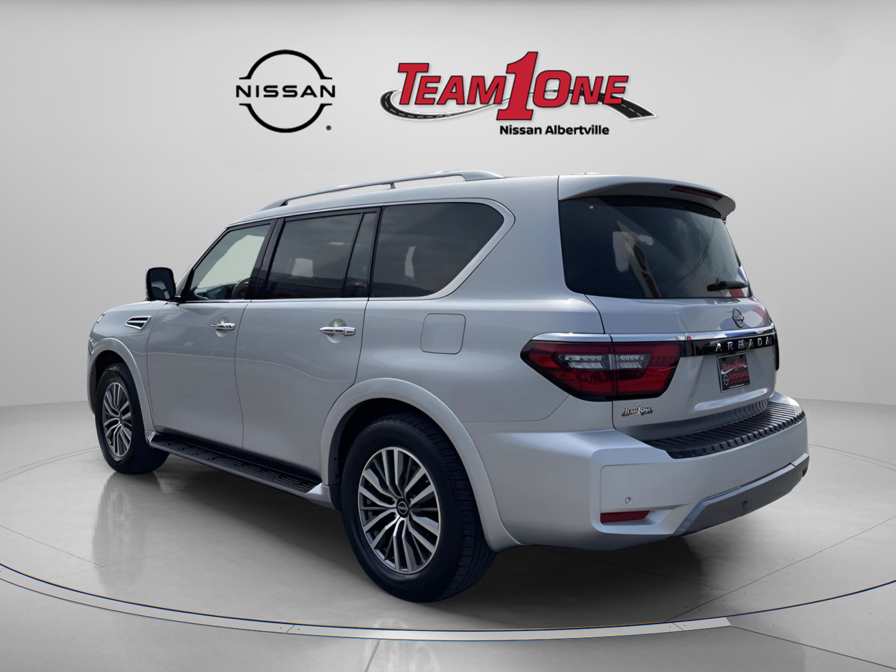 Used 2024 Nissan Armada SL w/ Captain's Chairs Package RWD image 6