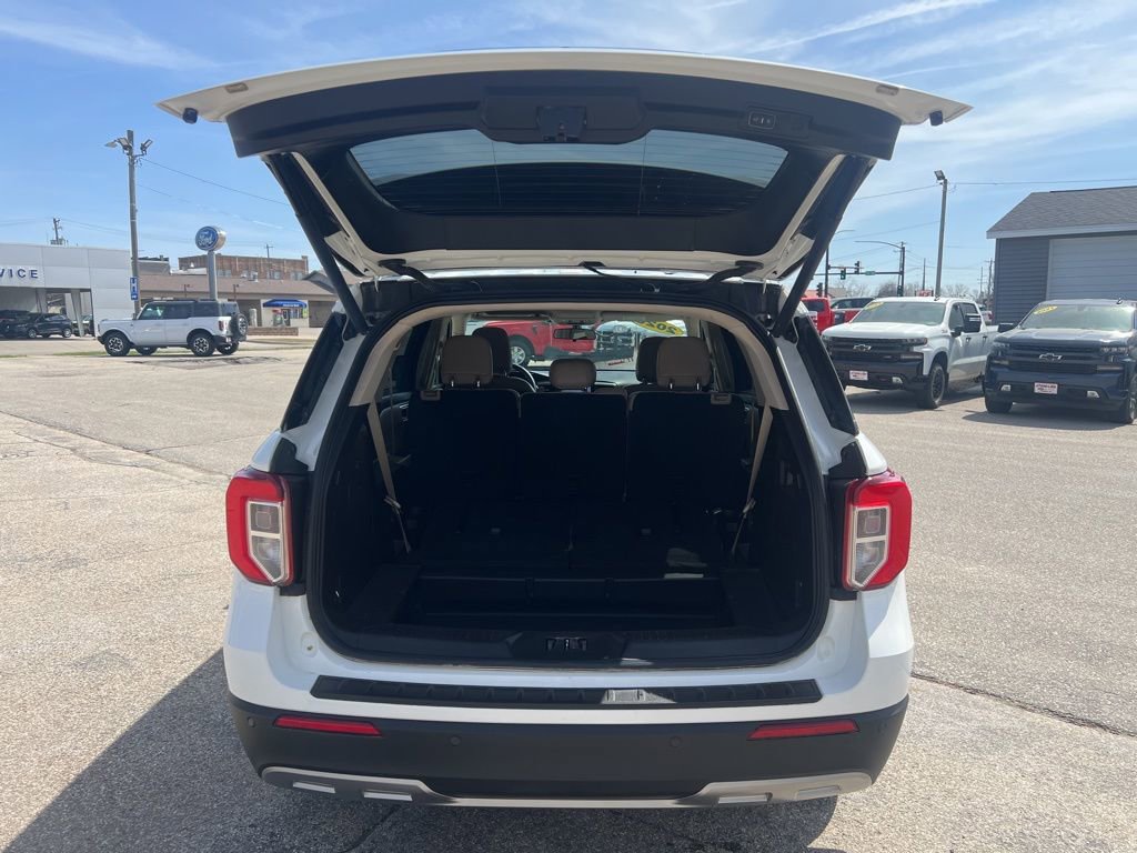 Used 2020 Ford Explorer XLT w/ Equipment Group 202A image 8