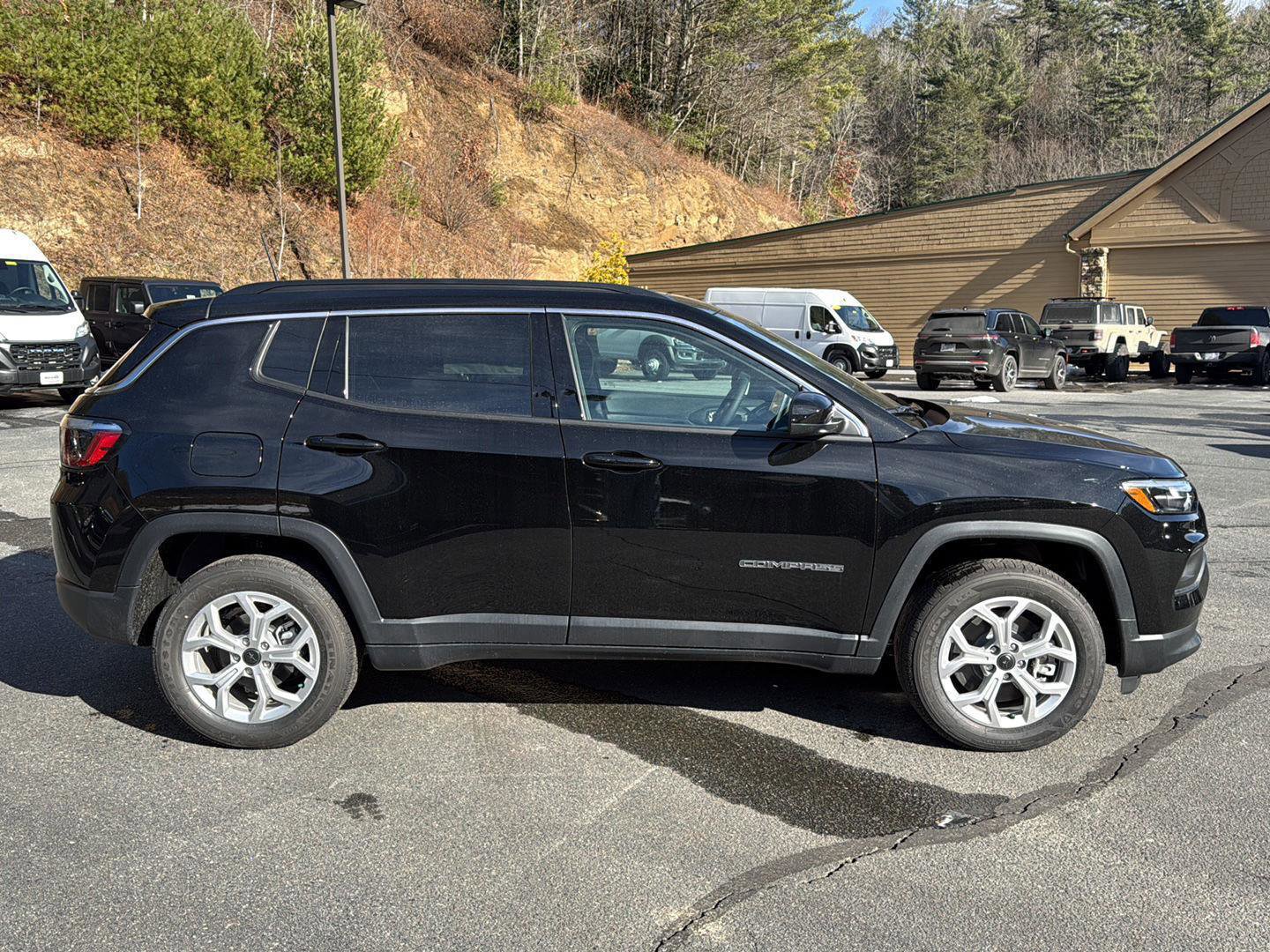 New 2026 Jeep Compass Latitude image 3