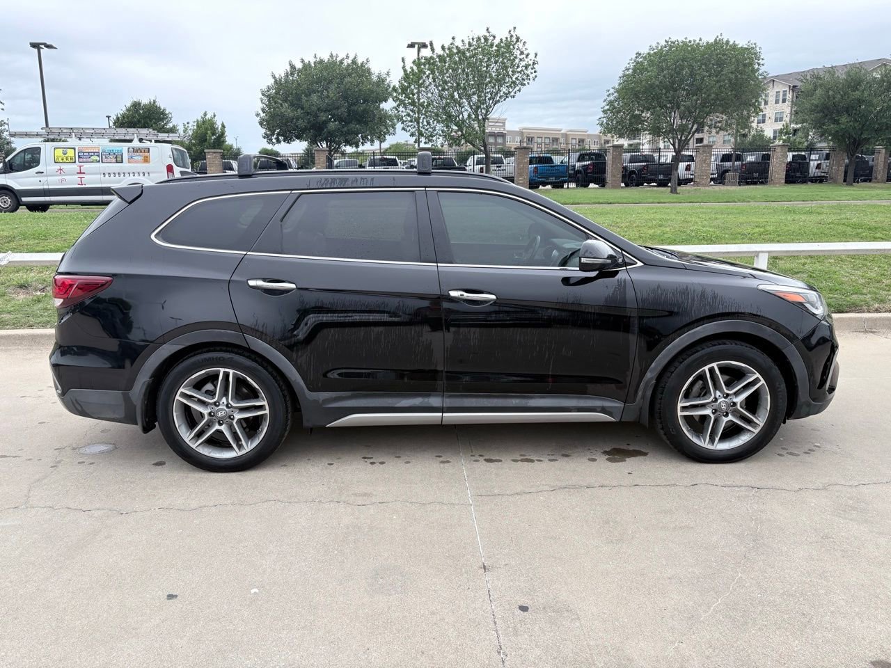 Used 2017 Hyundai Santa Fe Limited FWD image 3