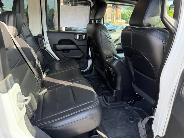Used 2019 Jeep Wrangler Unlimited Sahara w/ LED Lighting Group AWD/4WD image 18