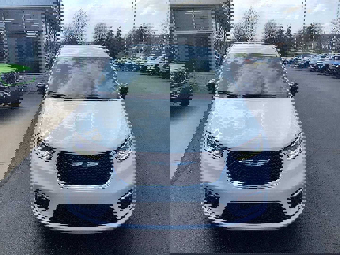 New 2026 Chrysler Pacifica Select image 2