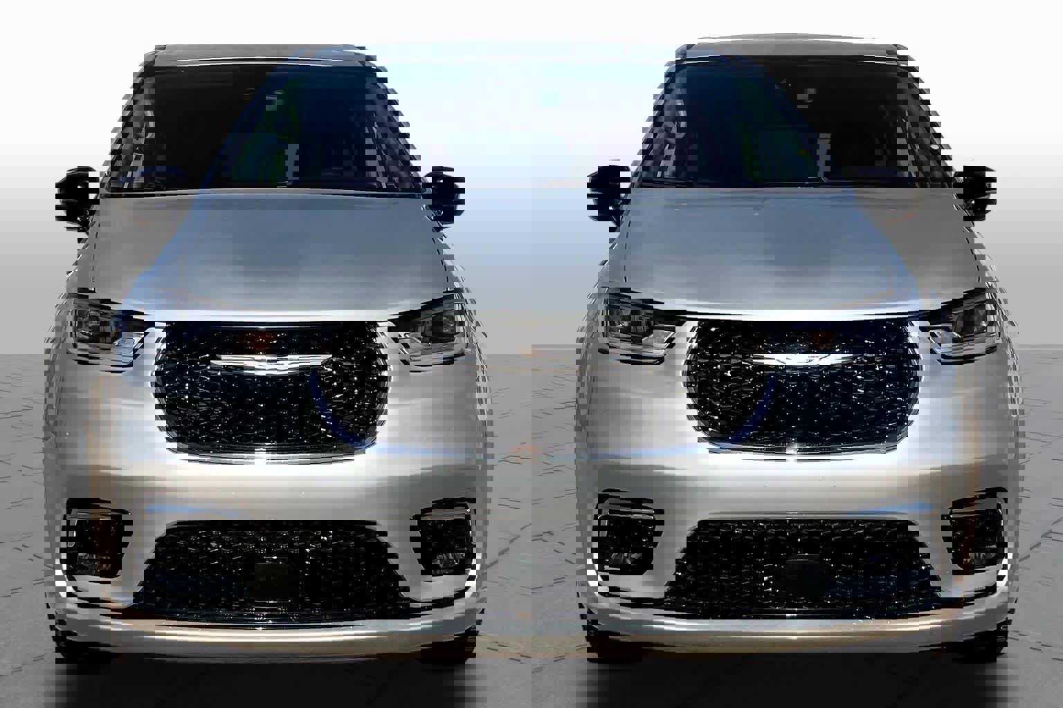 Used 2024 Chrysler Pacifica Touring-L FWD image 4