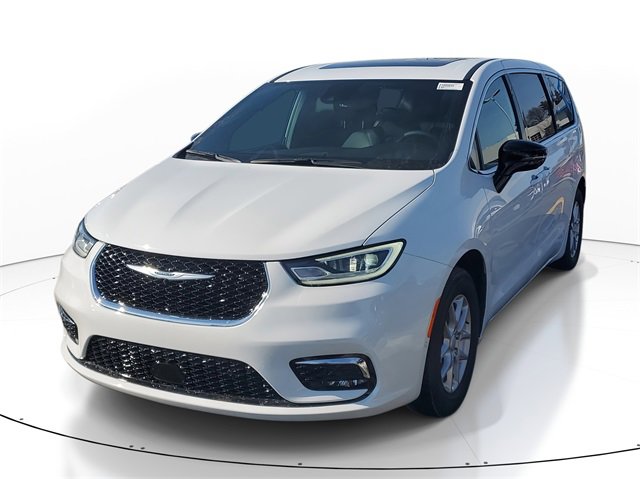 New 2026 Chrysler Pacifica Select image 2
