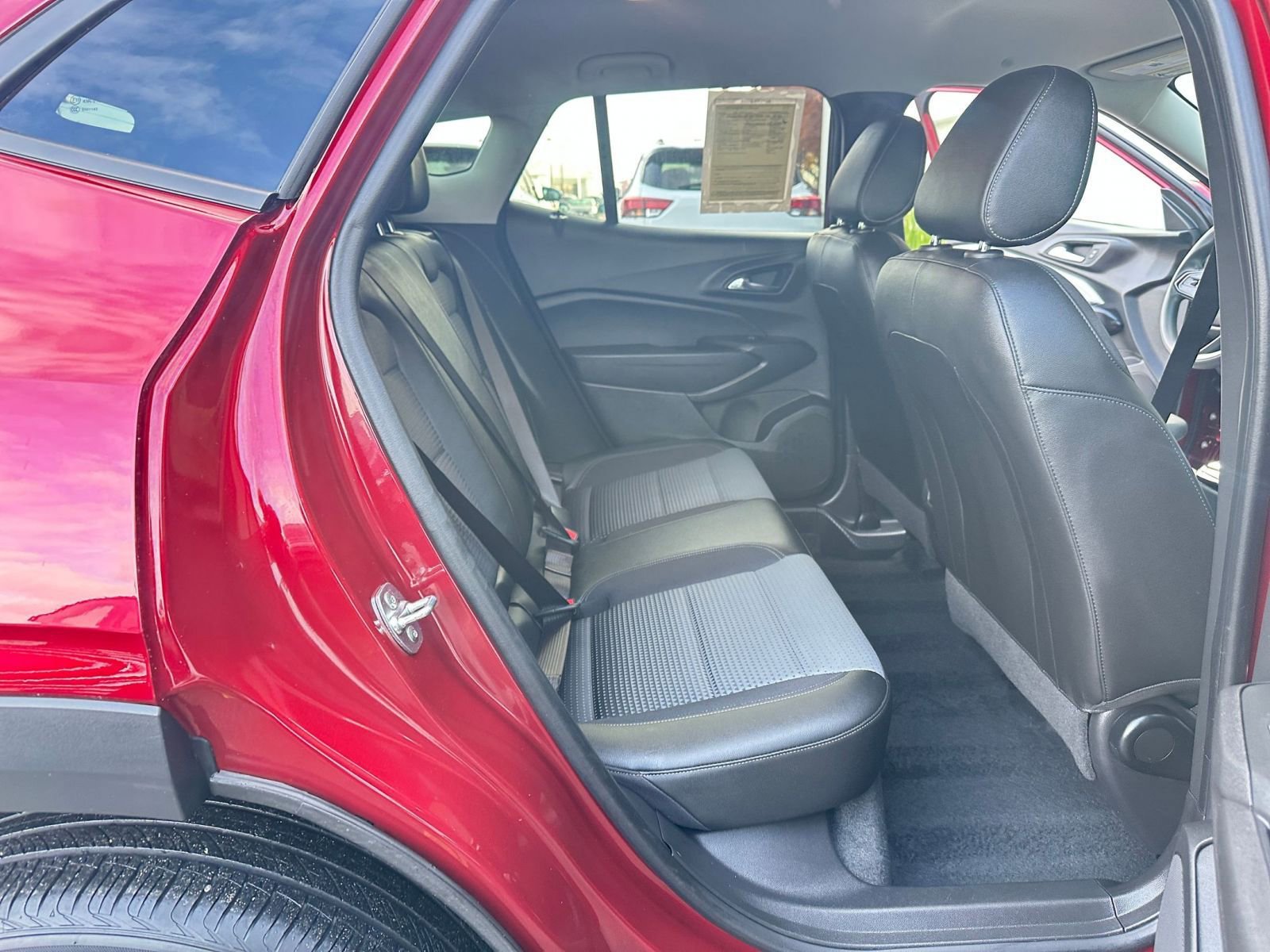 Used 2025 Chevrolet Trax LT image 25