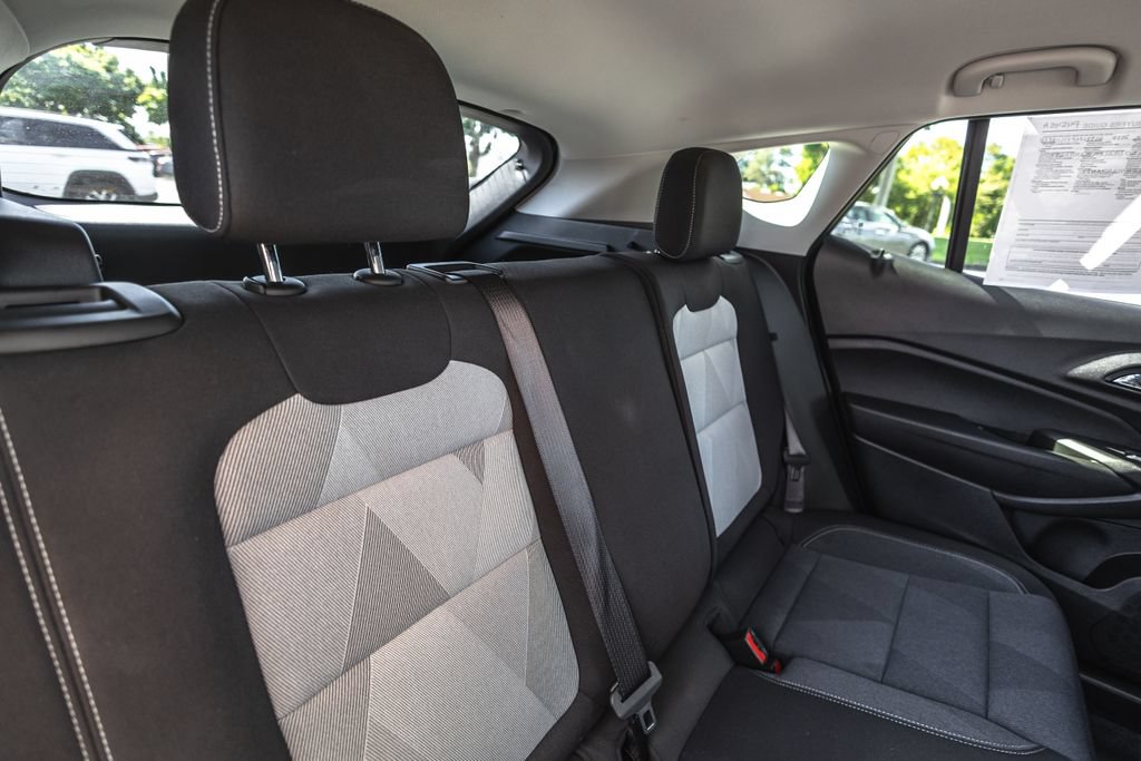Used 2026 Chevrolet Trax LS w/ LS Convenience Package FWD image 28