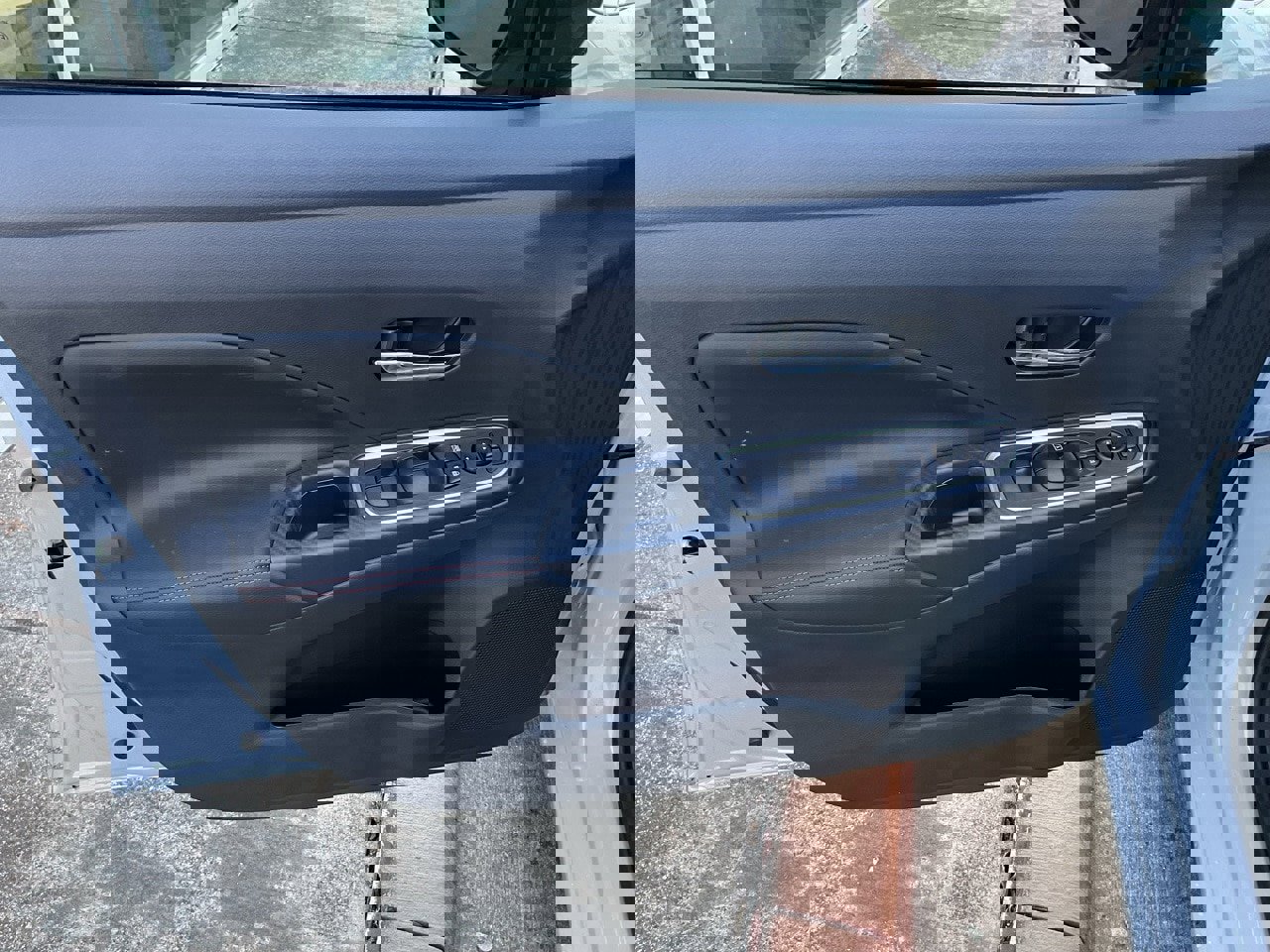 New 2025 Nissan Versa SR w/ Trunk Package image 11