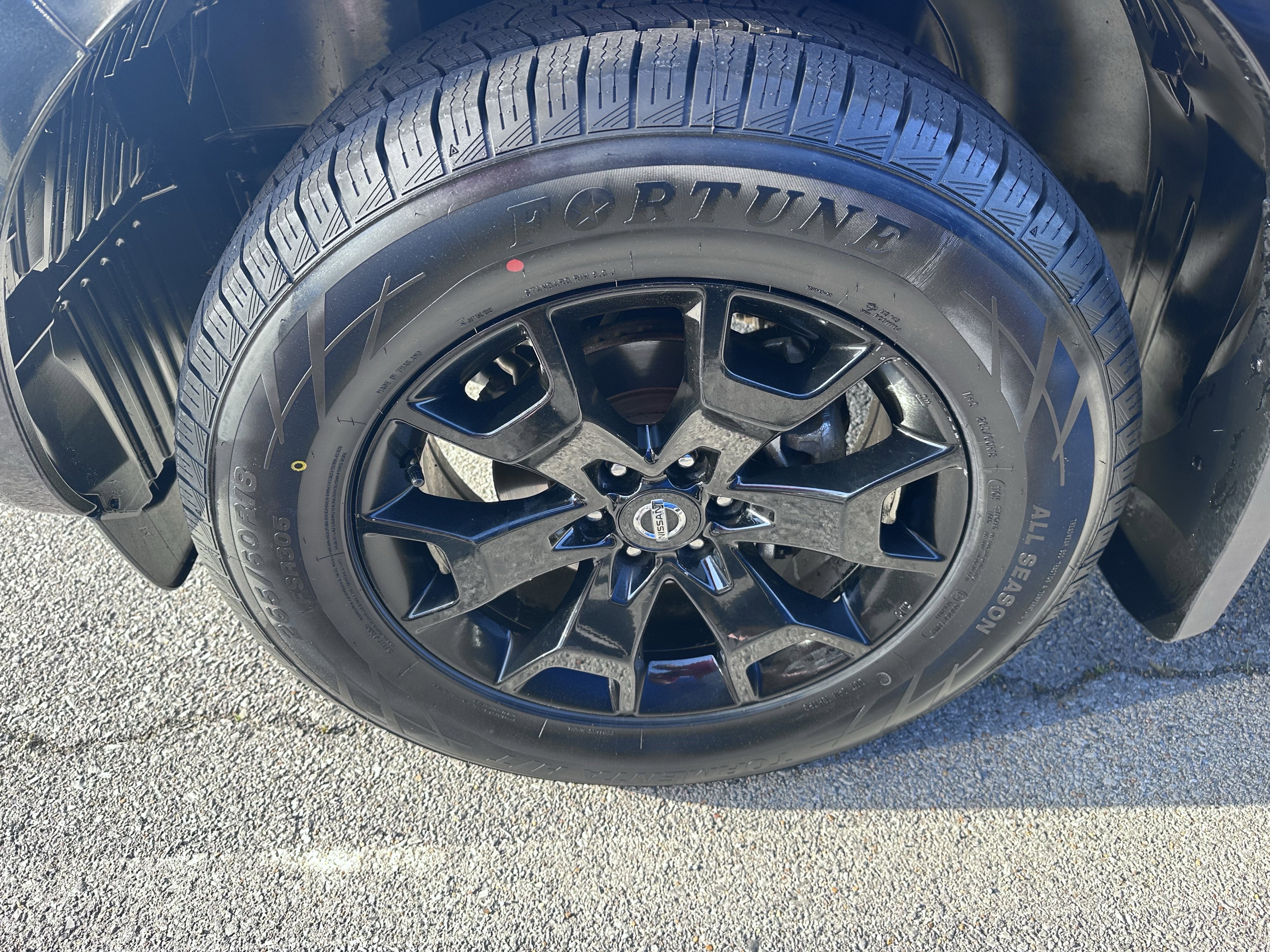 Used 2020 Nissan Frontier SV w/ Midnight Edition Floor Mats RWD image 14
