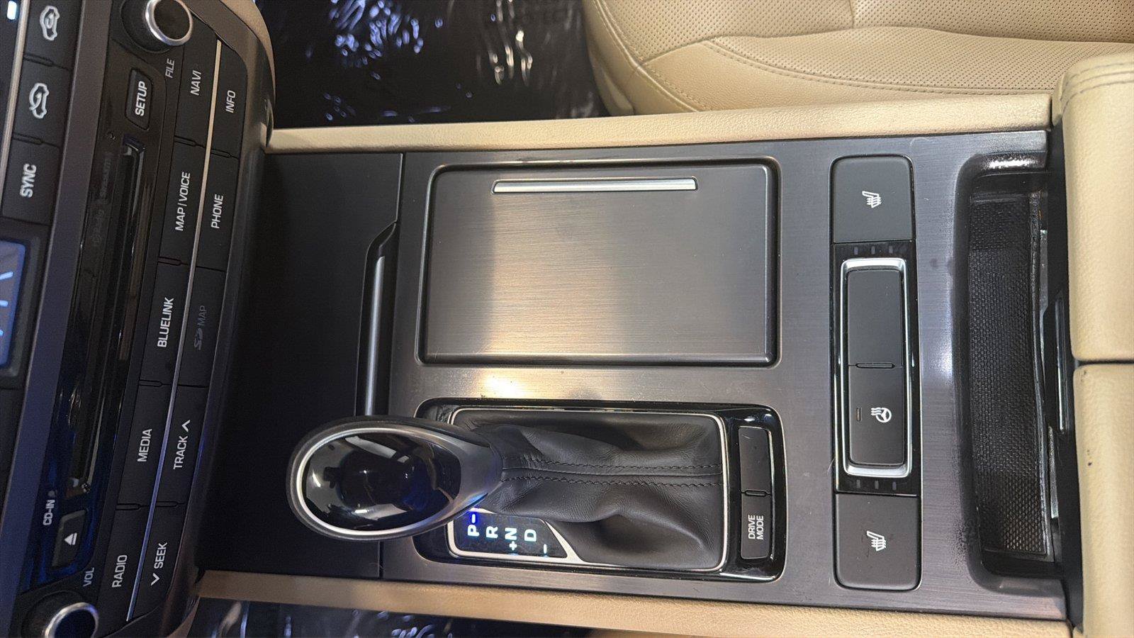 Used 2015 Hyundai Genesis 3.8 AWD/4WD image 19