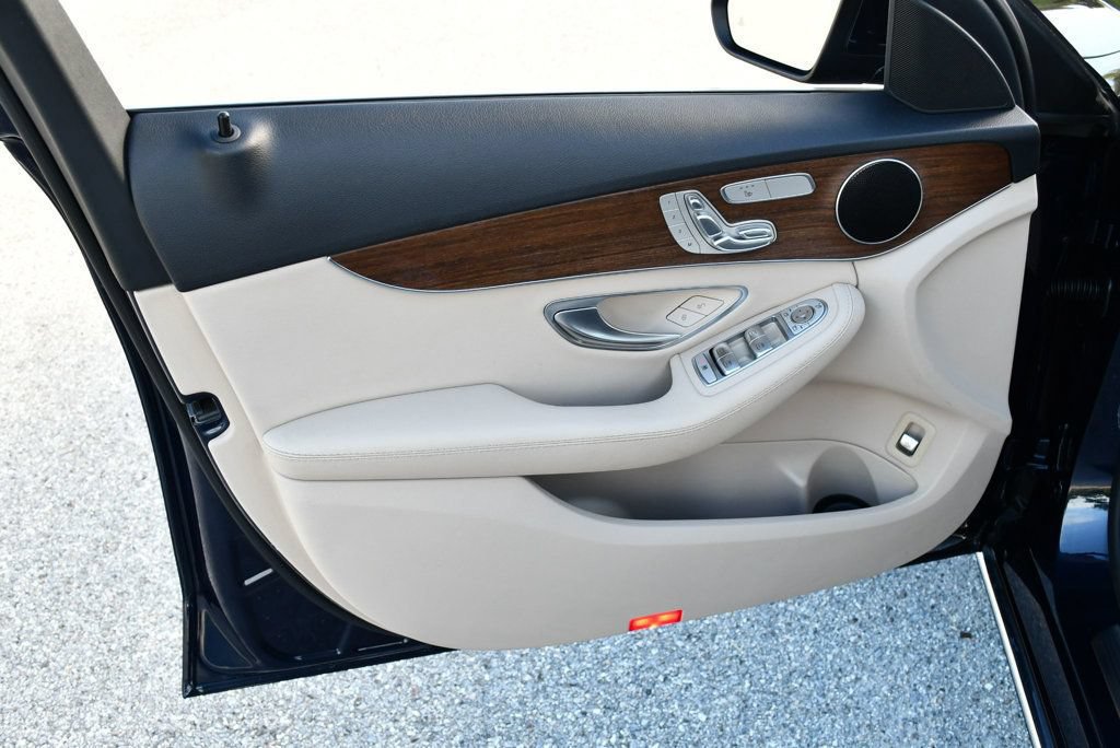 Used 2019 Mercedes-Benz C 300 4MATIC Sedan image 11