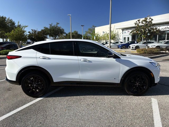 Used 2025 Buick Envista Sport Touring FWD image 2
