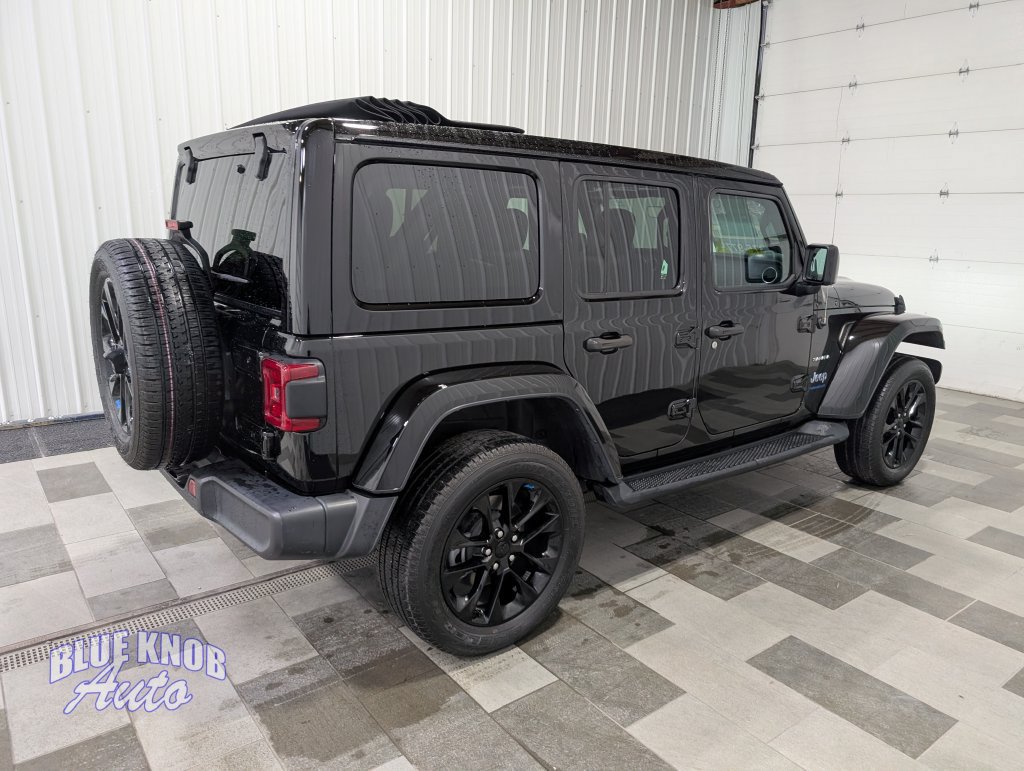 Used 2023 Jeep Wrangler Unlimited Sahara w/ Cold Weather Group AWD/4WD image 4