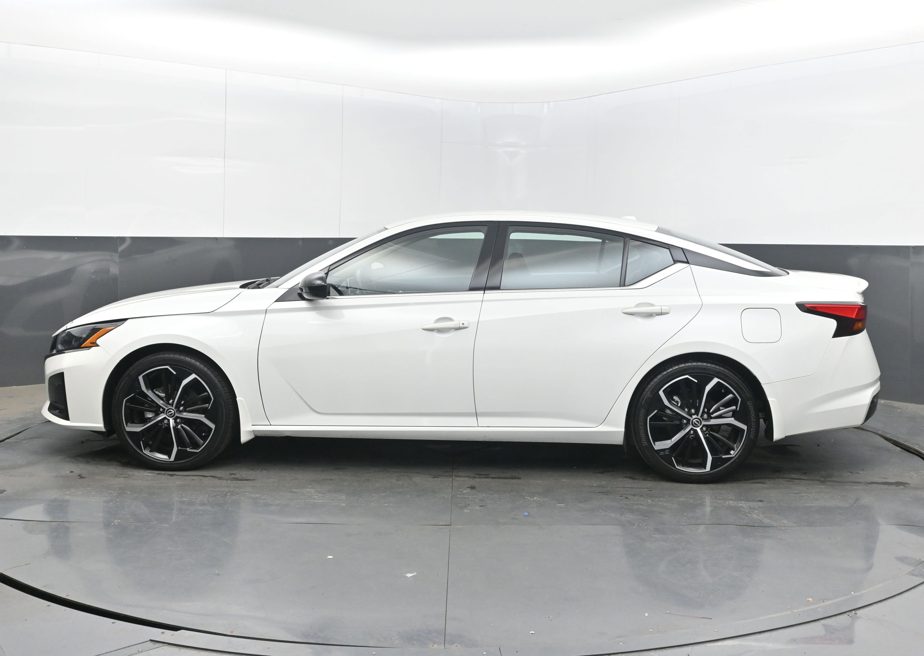 Certified 2024 Nissan Altima 2.5 SR image 5