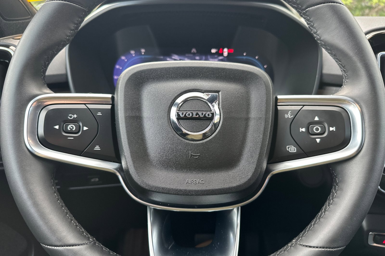 Certified 2023 Volvo XC40 Recharge Ultimate w/ Protection Package Premier image 27