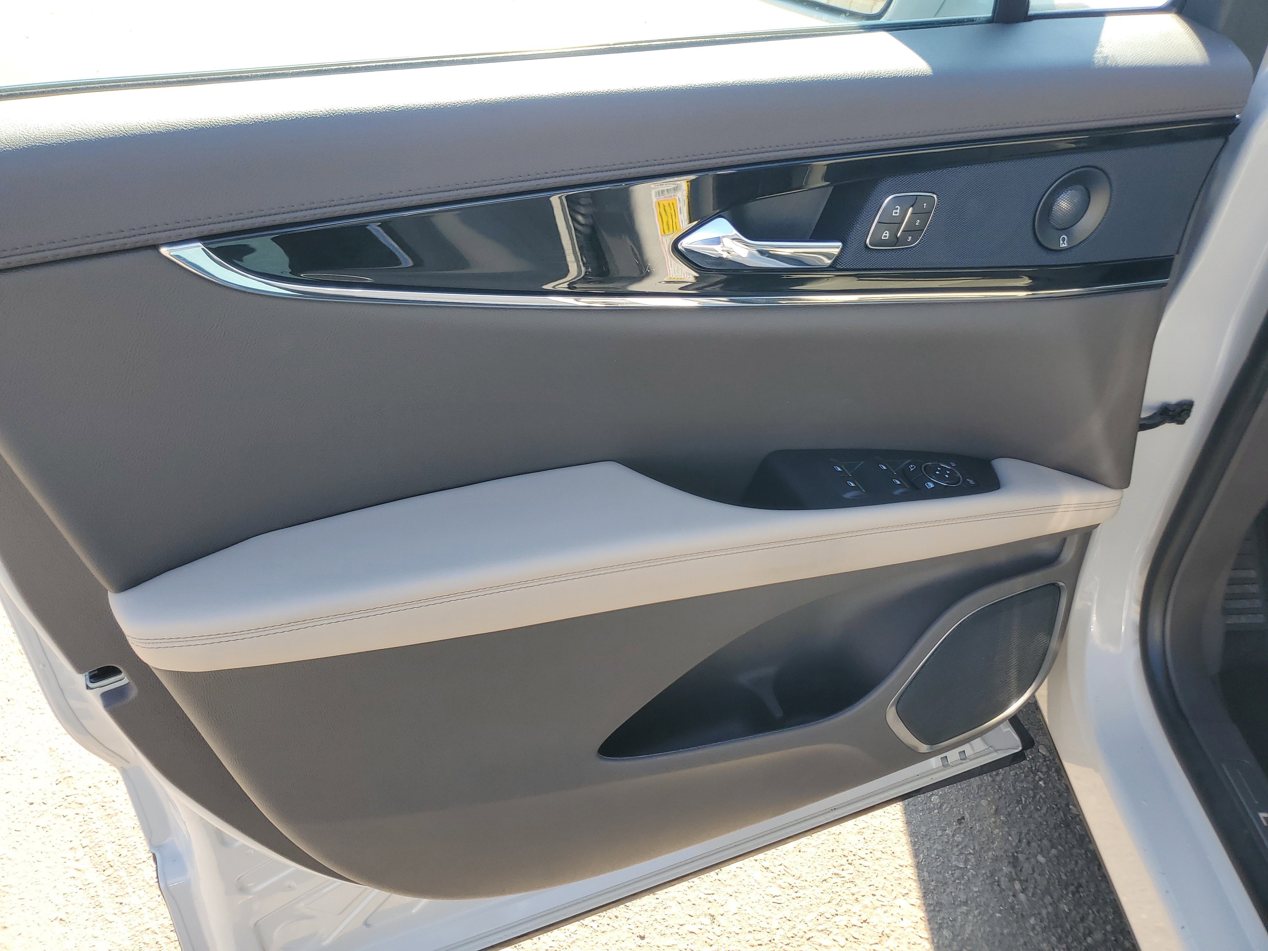 Certified 2023 Lincoln Nautilus Reserve w/ Equipment Group 201A image 10